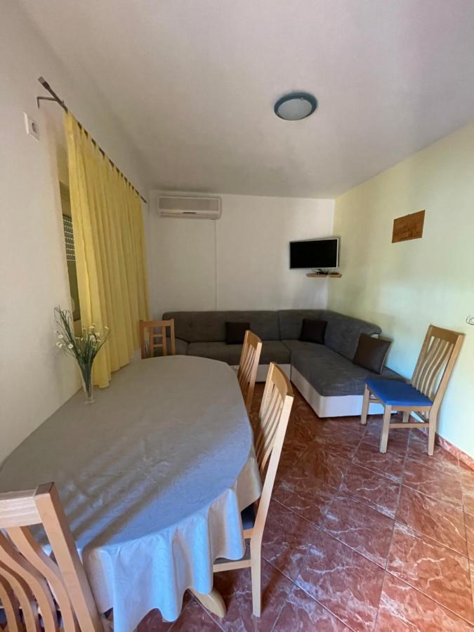 Hotel Apartman Jukic Marina Esterno foto