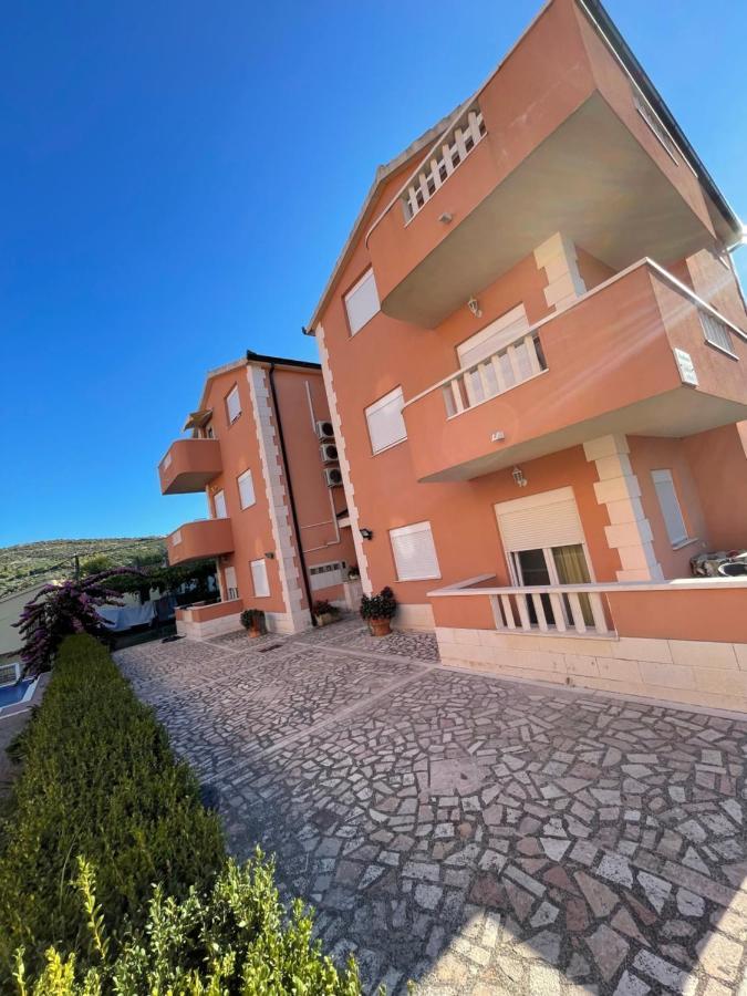 Hotel Apartman Jukic Marina Esterno foto