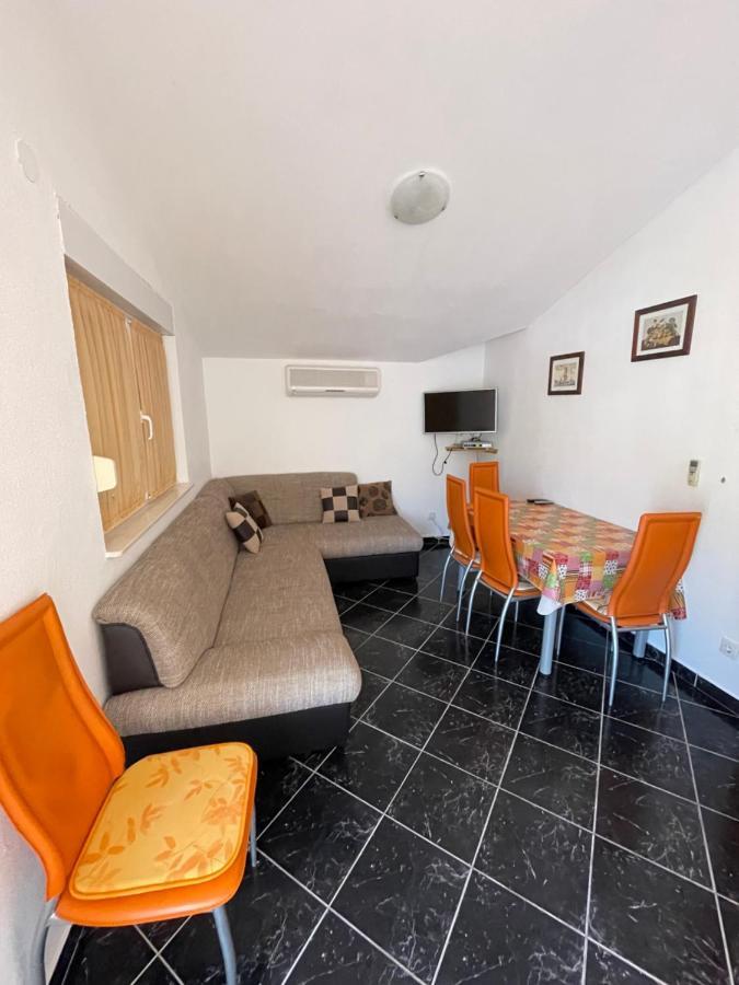 Hotel Apartman Jukic Marina Esterno foto