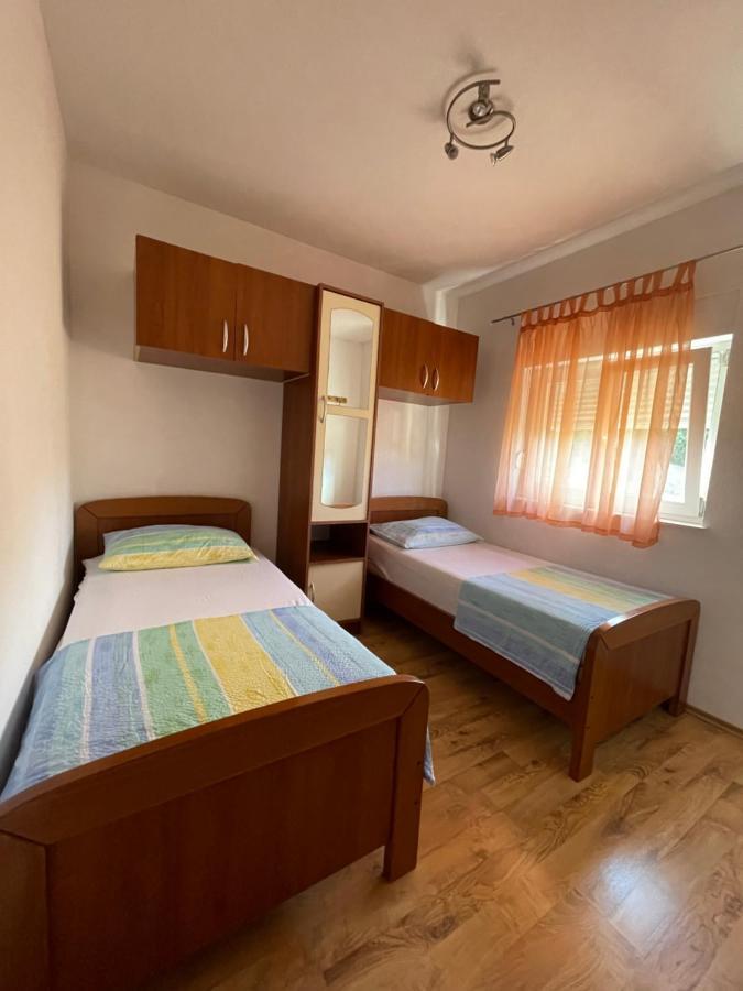 Hotel Apartman Jukic Marina Esterno foto