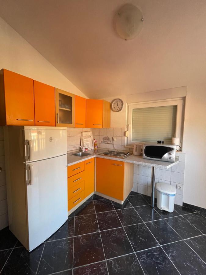 Hotel Apartman Jukic Marina Esterno foto