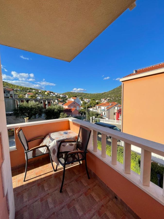 Hotel Apartman Jukic Marina Esterno foto